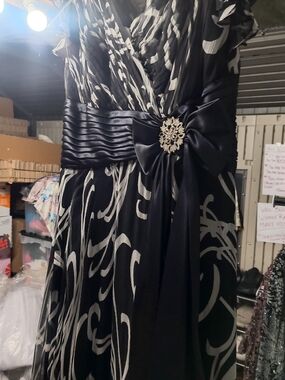 Tadashi Shoji / Tadashi Collection Abstract Silk Chiffon Evening Gown